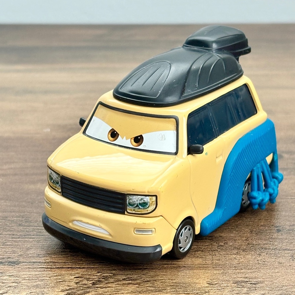 Disney Pixar Cars 2 Deluxe #7 Pinion Tanaka Diecast Sumo Wrestler Toy Car Mattel